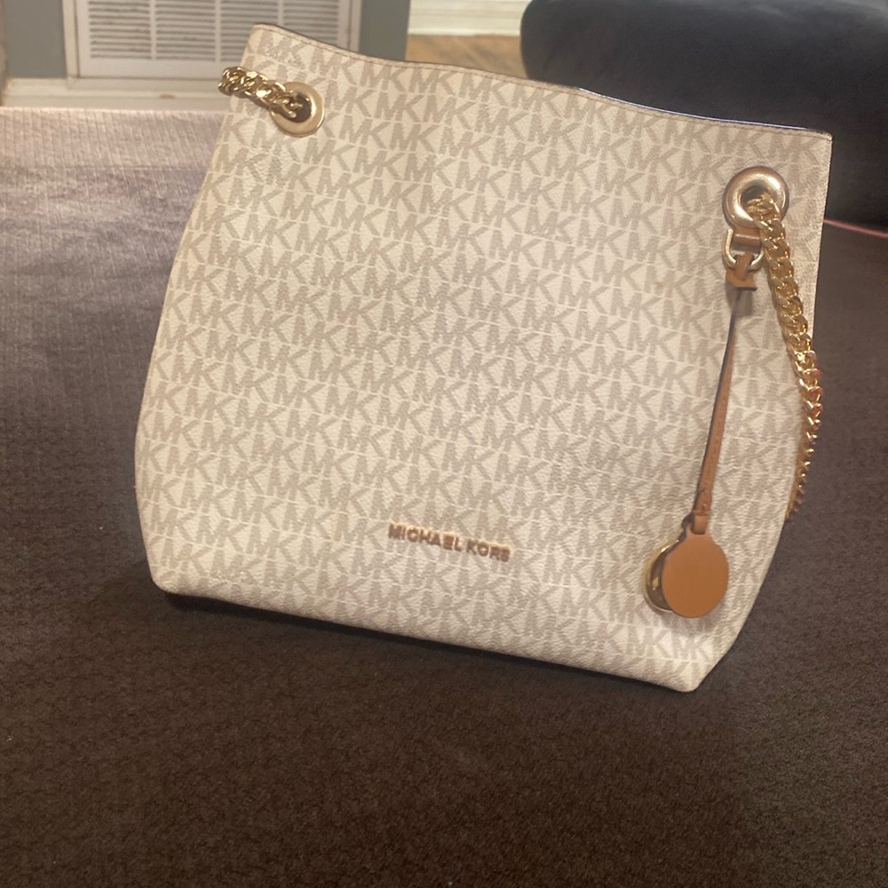 Micheal Kors Purse!!